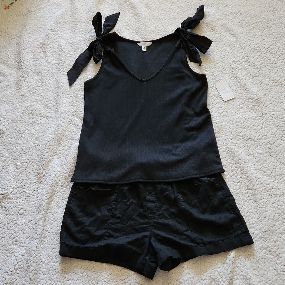 Bundle of OLD NAVY Linen Blend Black Shorts and Time & Tru Ribbed Tank Top Sz M
